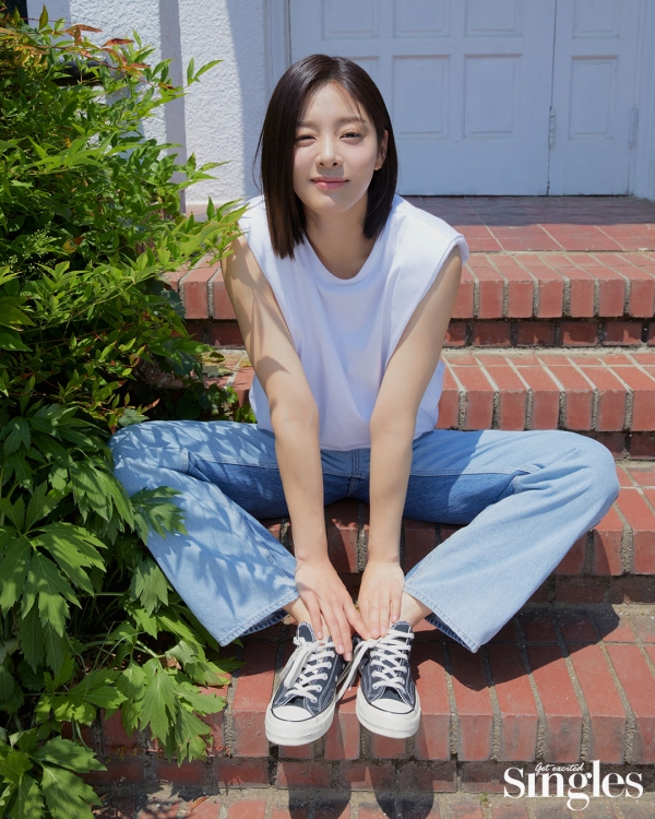 배우 설인아 화보, 청량한 여름 스타일링