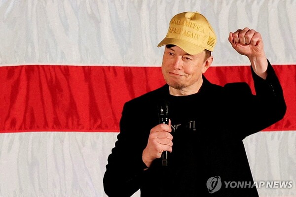 도널드 트럼프 미국 대통령 당선인의 새로운 행정부 출범을 앞두고 테슬라 주가가 꾸준히 상승 중이다. 연합뉴스