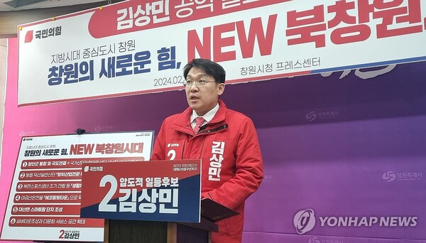 윤석열 전 대통령과 그의 부인 김건희 여사가 관계된 정치 브로커 사건의 중심에 선 명태균 씨의 공천 개입 의혹에 대한 검찰 수사가 진행 중이다. 연합뉴스