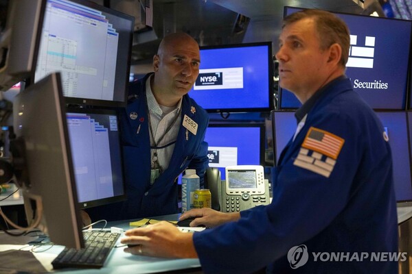 뉴욕 증권시장에서 주요 주가 지수들이 1일 일제히 하락 마감했다. 연합뉴스