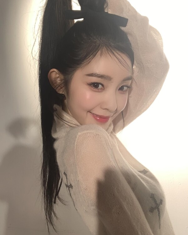 레드벨벳의 멤버 아이린이 최근 개인 SNS를 통해 압도적인 비주얼을 선보였다. 온라인 캡쳐