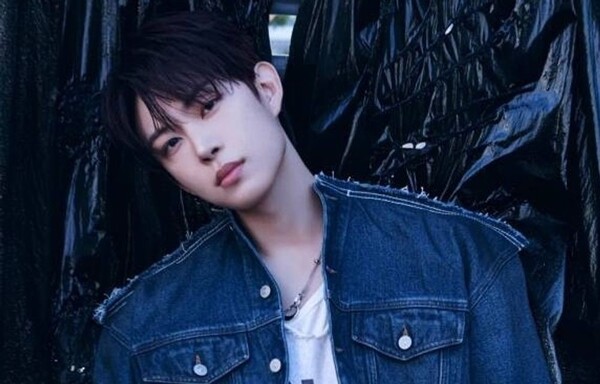 그룹 알파드라이브원에서 활동 중인 김건우가 최근 태도 논란과 관련해 활동을 중단한다는 발표가 나왔다. 온라인 캡쳐