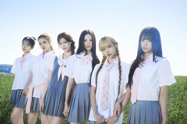 이즈나의 푸르른 여름빛은 보는 이들의 시선을 사로잡는다. 온라인 캡쳐