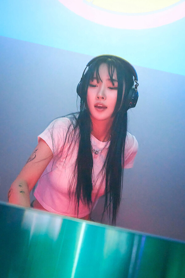 가수 겸 DJ로 활약 중인 달수빈이 새로운 싱글을 발표하며 음악 팬들을 곁에 초대한다. 온라인 캡쳐