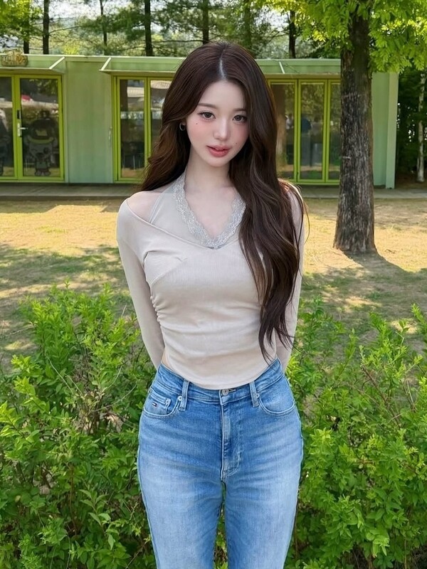 아이브의 멤버 장원영이 최근 자신의 소셜 미디어를 통해 일상의 순간을 공유했다. 온라인 캡쳐