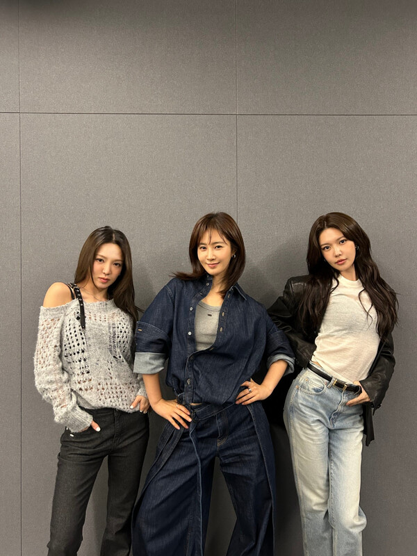 걸그룹 소녀시대의 새 유닛인 효리수는 정식 데뷔를 앞두고 있다. 온라인 캡쳐