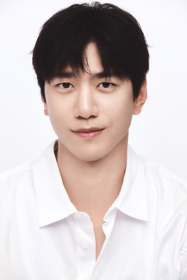 배우 성준이 새로운 소속사를 만나 또 다른 연기 여정을 시작하게 되었다. 온라인 캡쳐