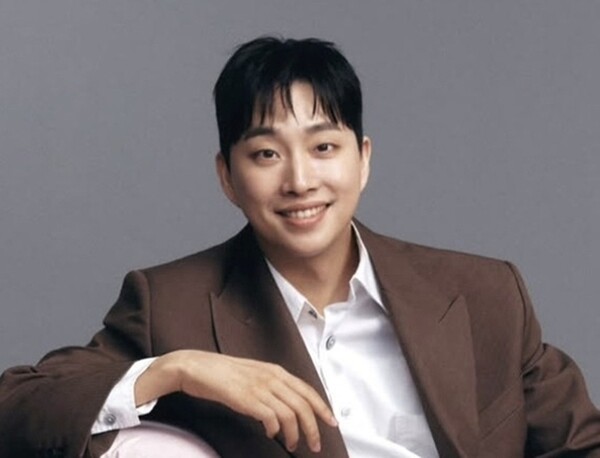 유튜버 박위의 채널이 최근에 여러 논란에 휩싸이면서 그의 과거 영상들이 잇따라 비공개로 전환되었다. 온라인 캡쳐