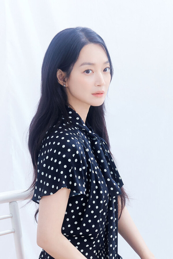배우 신민아의 기부 활동이 다시금 조명을 받고 있다. 온라인 캡쳐